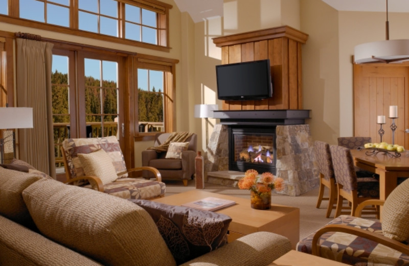 Guest living room at One Ski Hill Place.