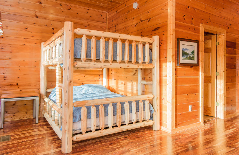 Queen size bunk beds at SmokyMountains.com.