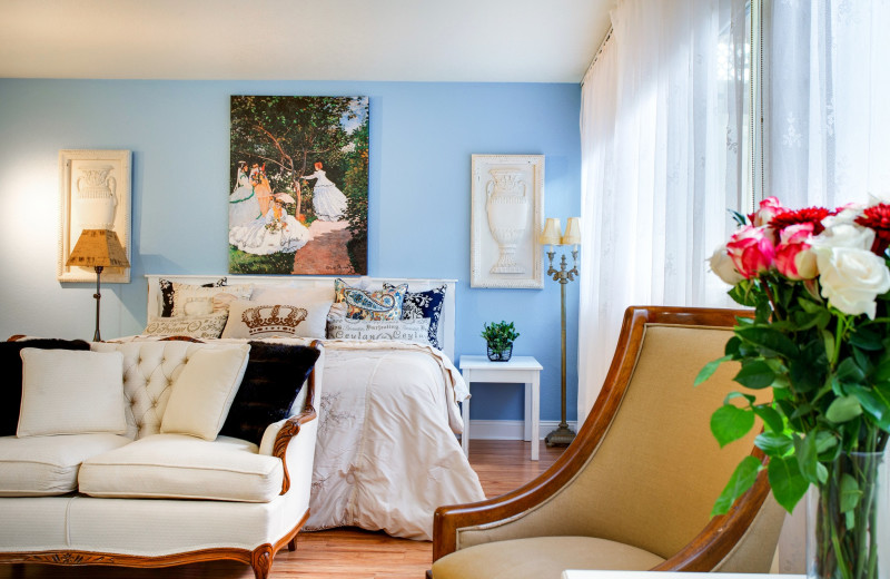 Guest room at The Stratford Inn.
