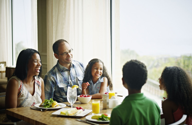 Family dining at The Villas of Amelia Island Plantation.