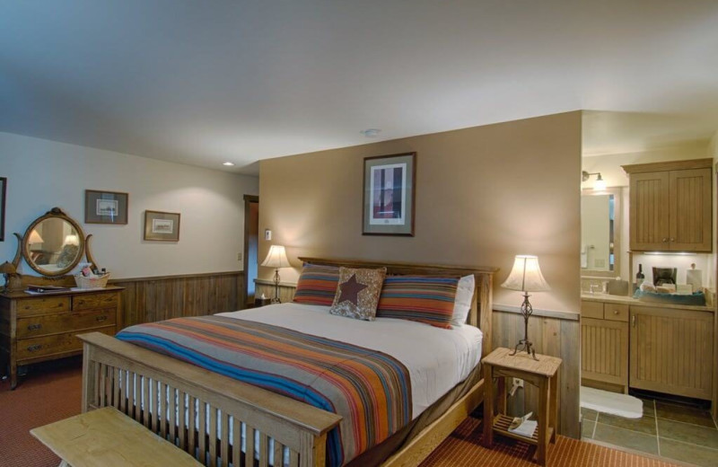 Guest bedroom at Vista Verde Ranch.