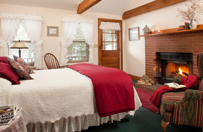 Guest room at The White Oak Inn.