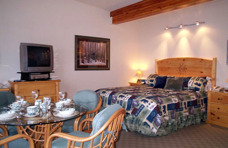 Guest room at Many Springs Flathead Lake Resort.