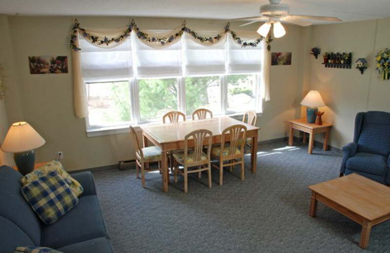 Guest living and dining room at Golden Eagle Lodge.