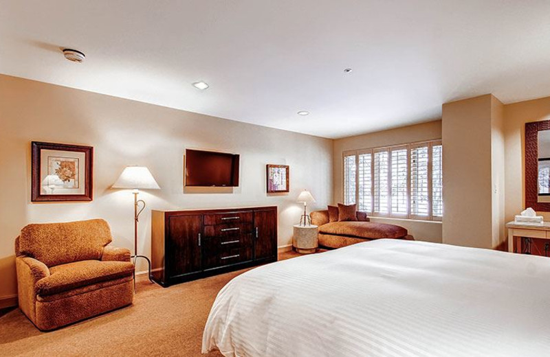 Guest bedroom at The Galatyn Lodge.