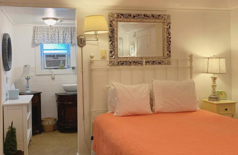 Guest room at Harbour Towne Inn on the Waterfront.