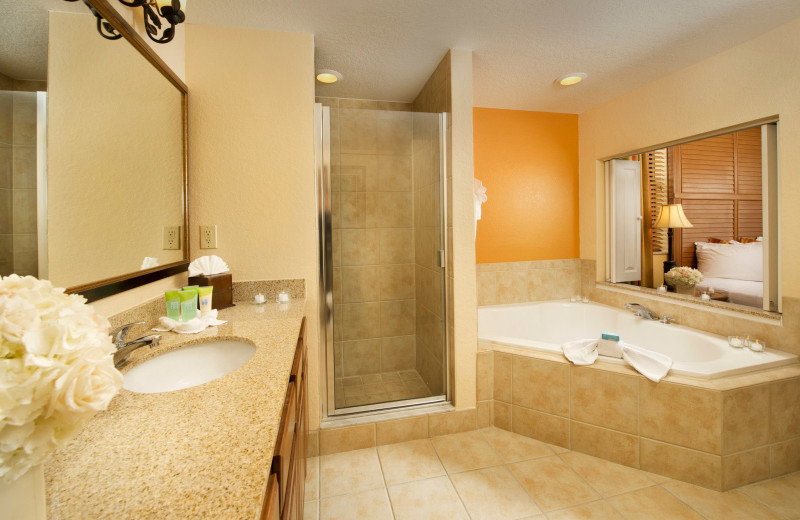 Suite master bathroom at Floridays Resort Orlando.