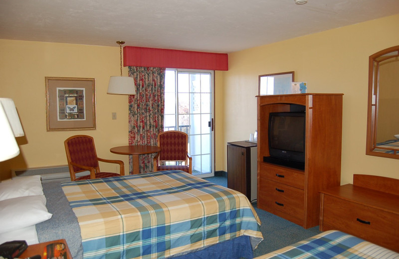 Double guestroom at Tidewater Inn.