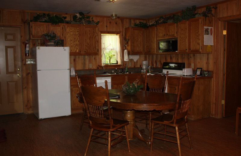 Deer Run kitchen at Heath Valley Cabins.