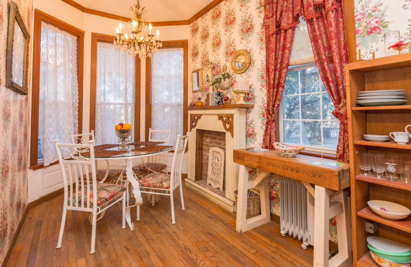 Cabin dining room at Creekside Camp & Cabins.