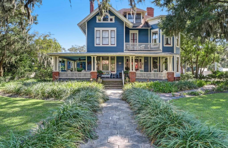 Exterior view of Hoyt House Bed 