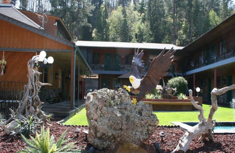 Exterior view of Cedar Wood Inn.