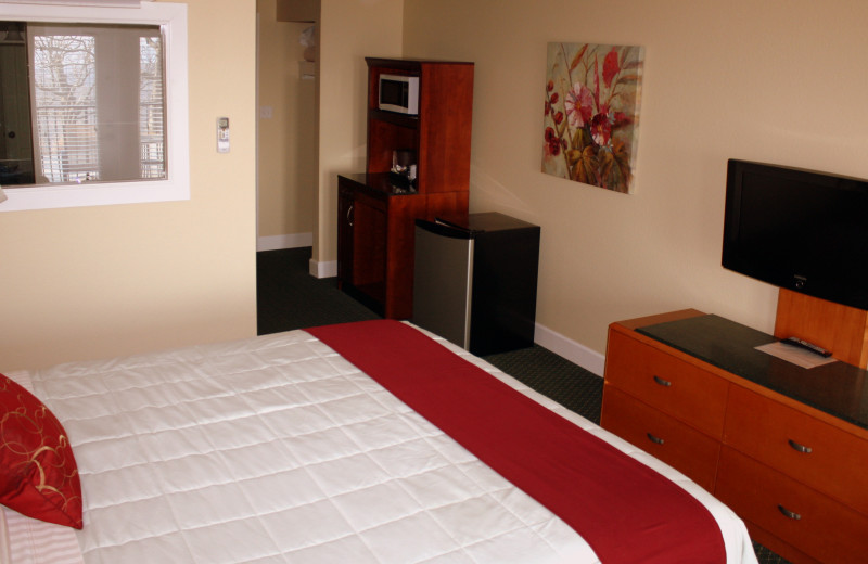 Guest room at Whitney Mountain Lodge.