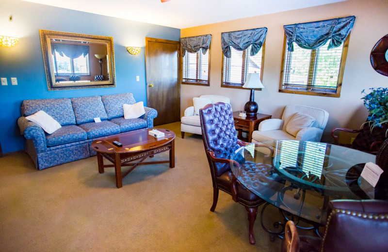 Guest living room at Water's Edge Inn & Conference Center.