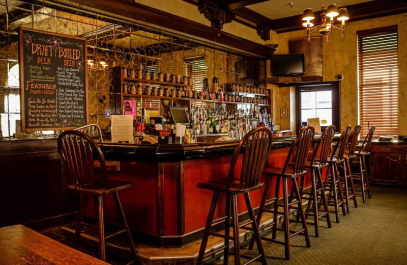Bar at Penn Wells Hotel & Lodge.