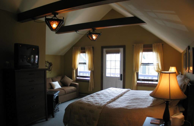 Guest bedroom at Abbett Placer Inn Bed & Breakfast.