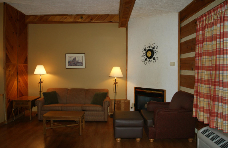 Guest living room at Timbers Lodge.