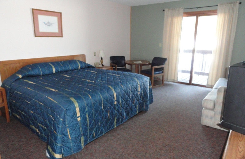 Guest room at St. Croix Inn Solon Springs.