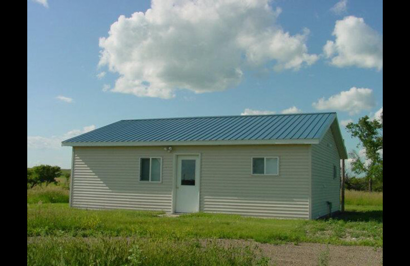 Exterior view of Dakota Hills Hideaway Lodge.