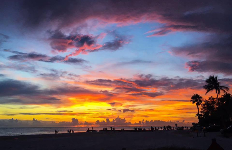 Beach sunset at Sunset Beach Resort.