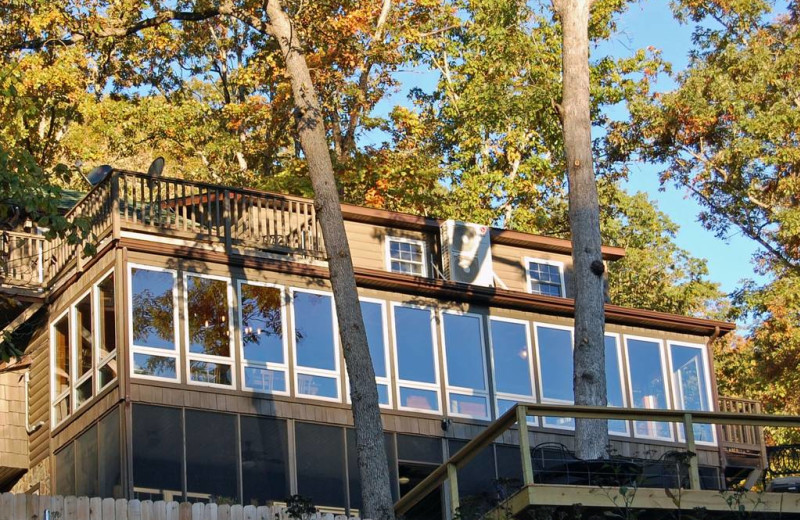 Exterior view of Beaver Lakefront Cabins.