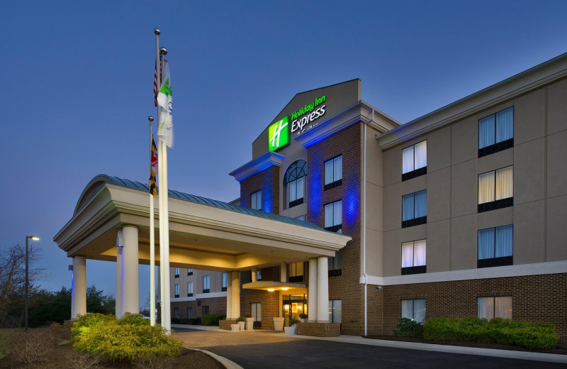 Exterior view of Holiday Inn Express Hotel 