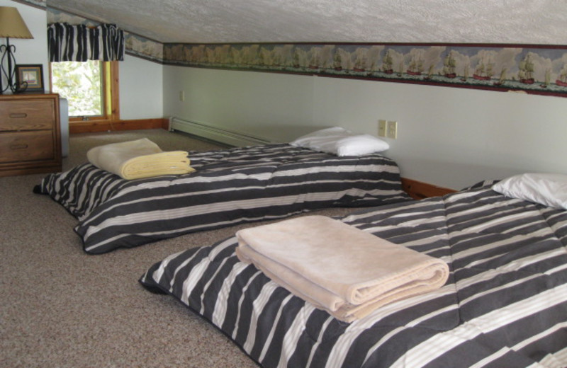 Guest bedroom at Glen Craft Marina and Resort.