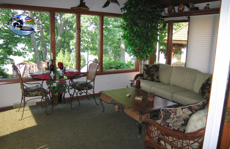 Guest living room at Sill's Lakeshore Resort.