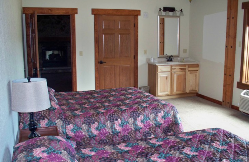 Guest bedroom at Canyon Lake Resort.