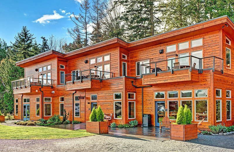 Exterior view of Snug Harbor Marina Resort.