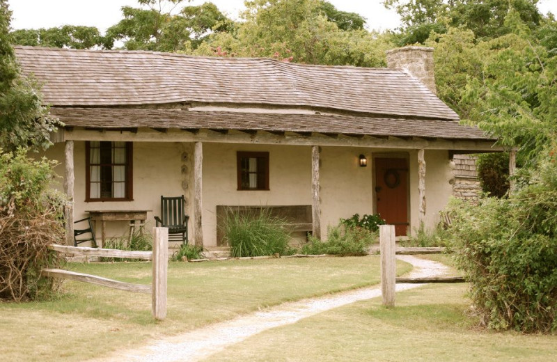 Cabin exterior at Settlers Crossing.