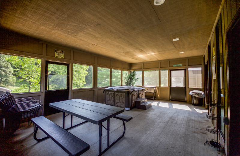 Rock House Screened In Porch with Private Hot Tub