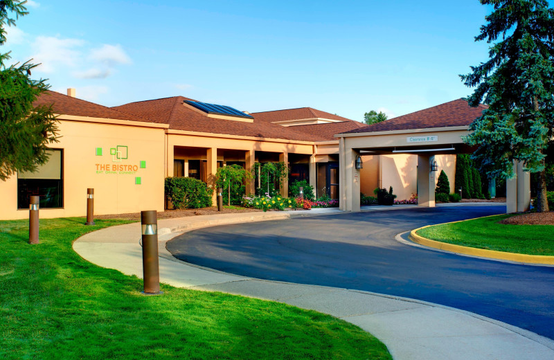 Exterior view of Courtyard by Marriott Detroit Warren.