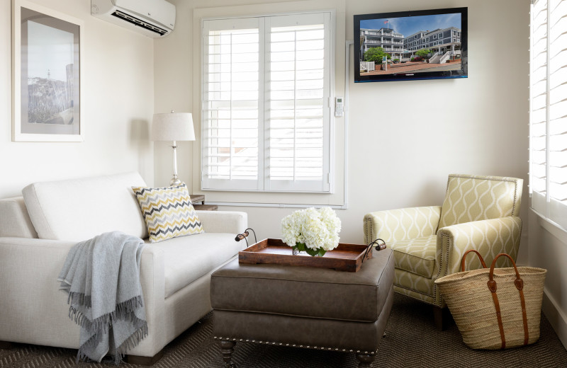 Guest living room at Vineyard Square Hotel & Suites.