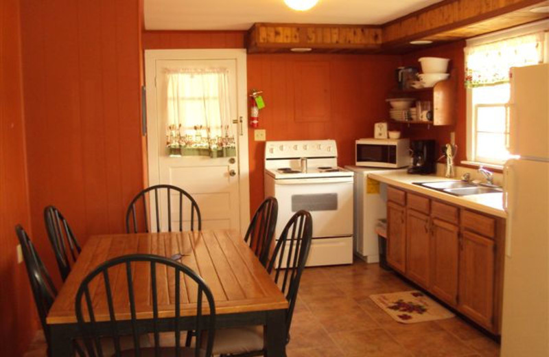 Cottage kitchen and dining room at Shawnee Bay Resort.