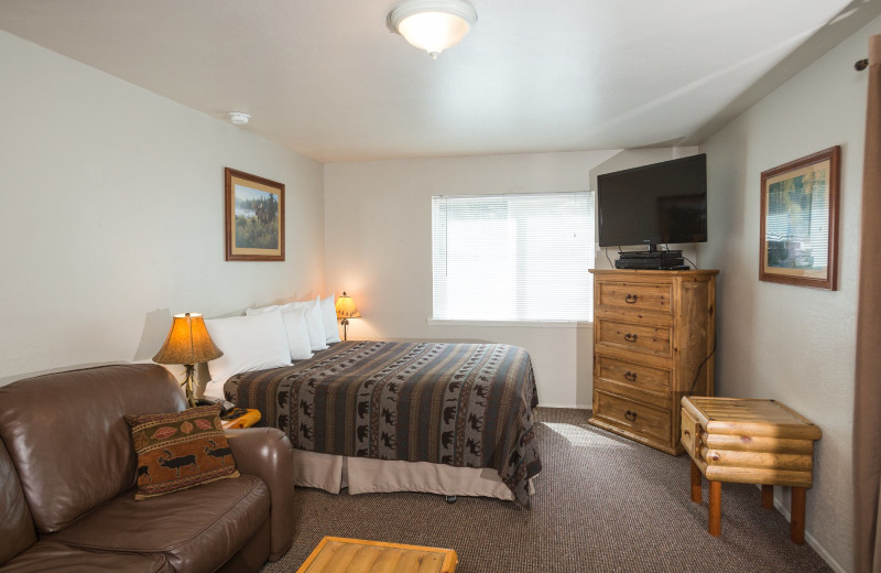 Guest room at Morrison's Rogue River Lodge.