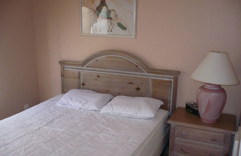 Cabin bedroom at American RV Park.