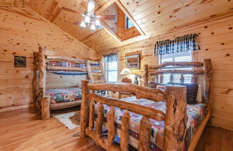 Cabin bedroom at Blue Beaver Luxury Cabins.
