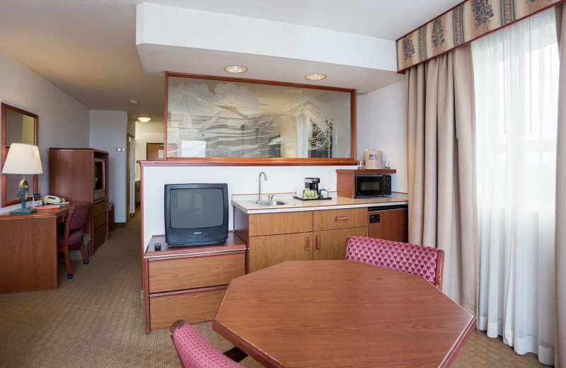 Guest room at Shilo Inn Suites Hotel Ocean Front Resort.