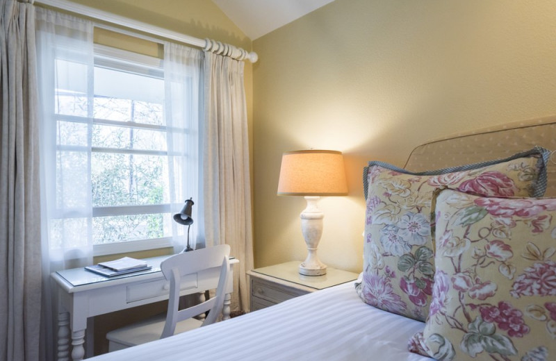 Cottage bedroom at Cottage Grove Inn.