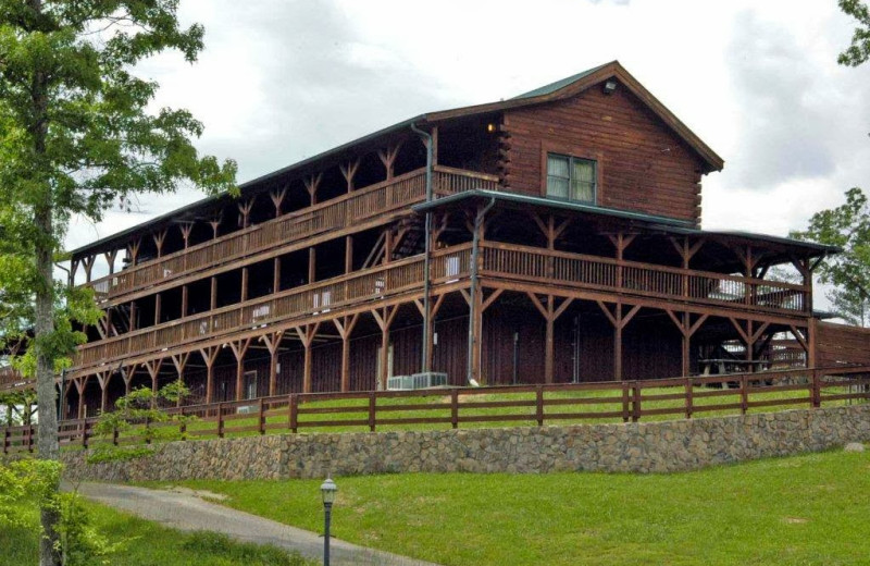 Exterior view of Cliffview Resort.