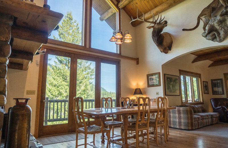 Dining room at Montana River Lodge.