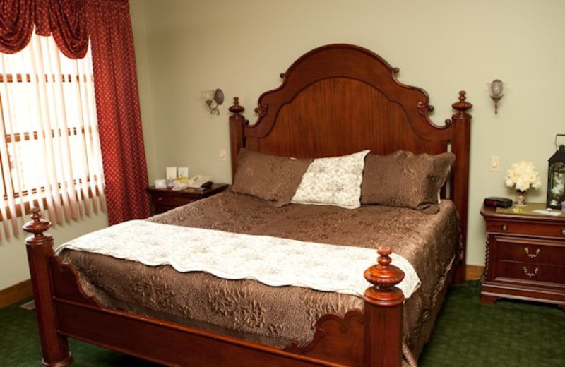 Suite guest room at Stroudsmoor Country Inn.
