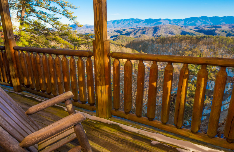 Cabin deck at SmokyMountains.com.