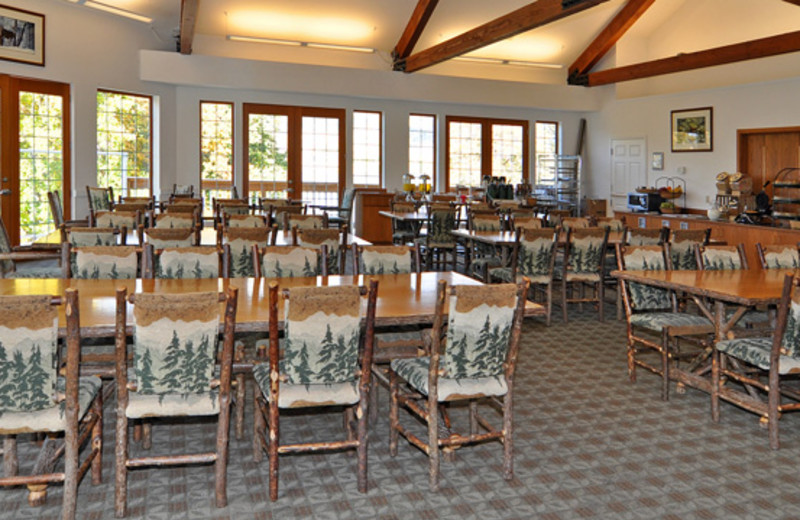 Dining room at Lakeside Lodge & Suites.