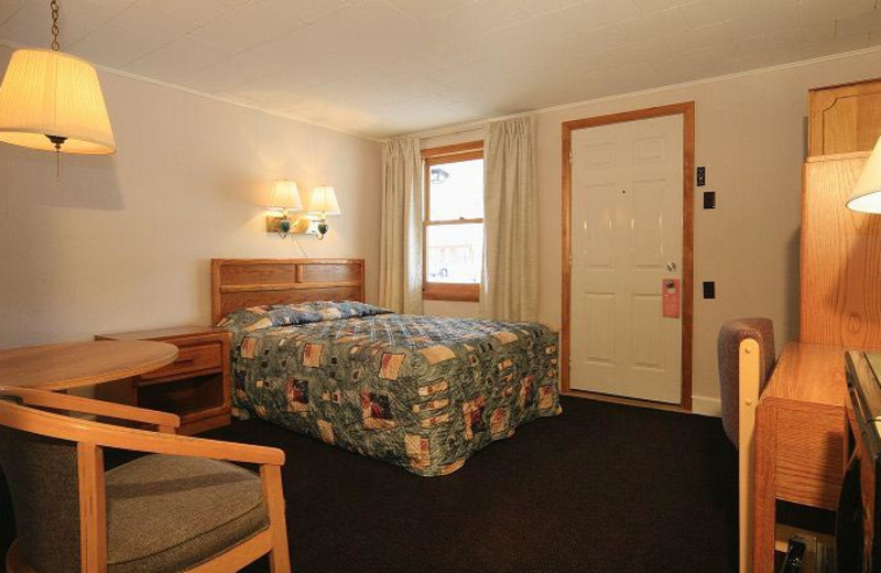 Guest room at Royalty Inn.