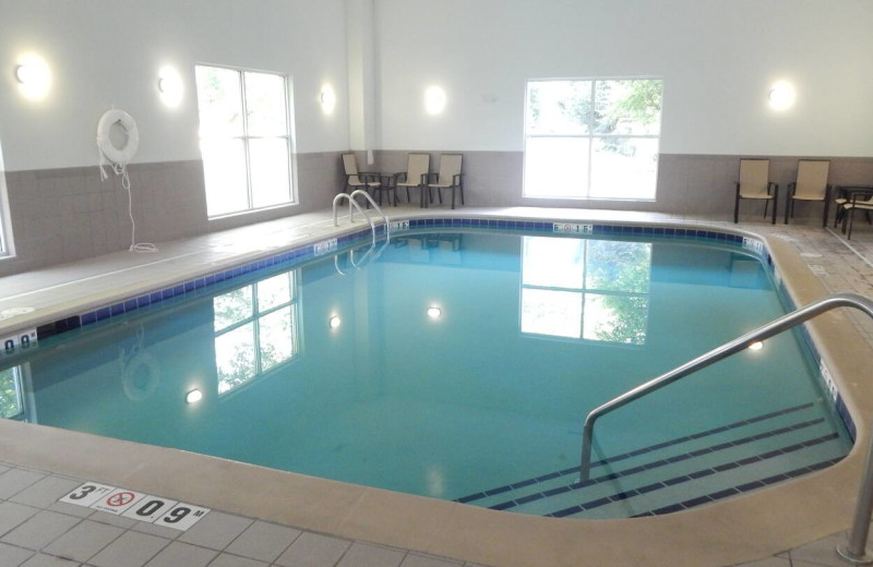 Indoor pool at Hampton Inn Heath-Newark.