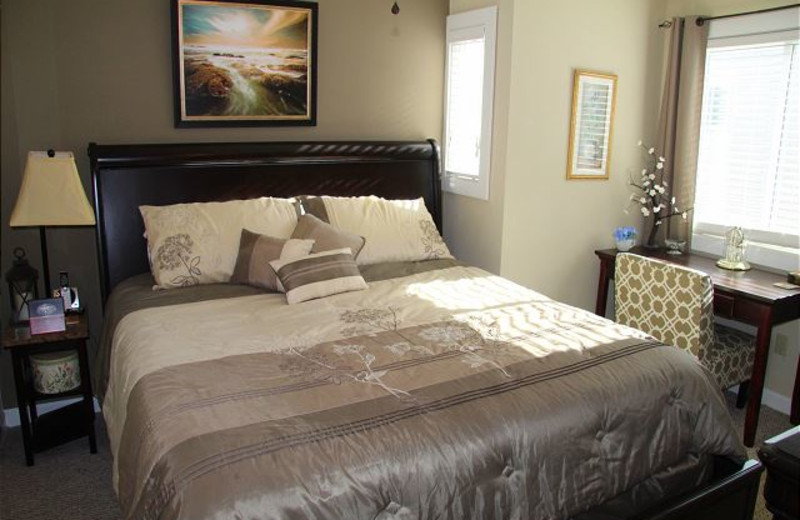 Guest bedroom at Pinnacle Inn Resort.