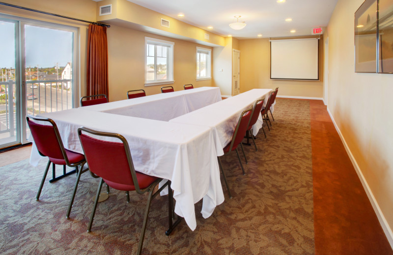 Meeting room at Rivertide Suites Hotel.