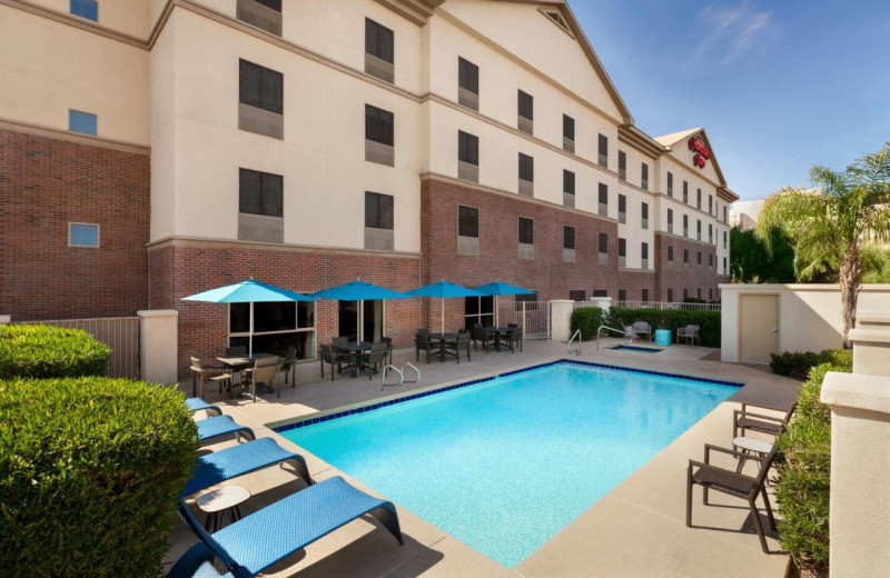 Outdoor pool at Hampton Inn Phoenix/Midtown/Dwtn Area.